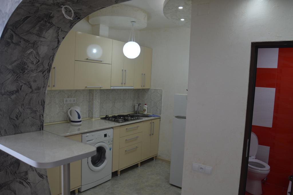 Irakli'S Apartment With Sea View Batumi Habitación foto